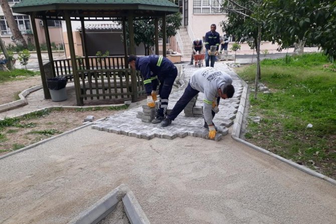 Akdeniz’de Yol, Asfalt Ve Kaldırım Yenileme Çalışmaları Sürüyor