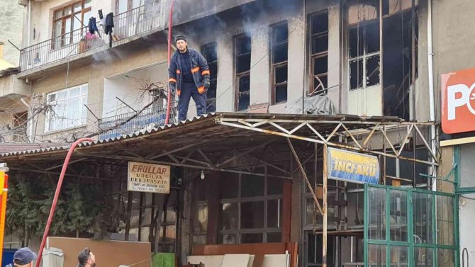 Nallıhan’da Dükkan Yangını
