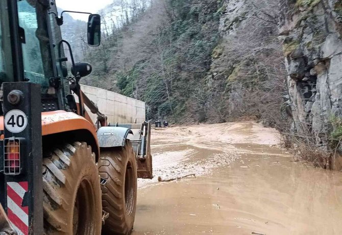 Trabzon-bayburt Karayolunda Heyelan