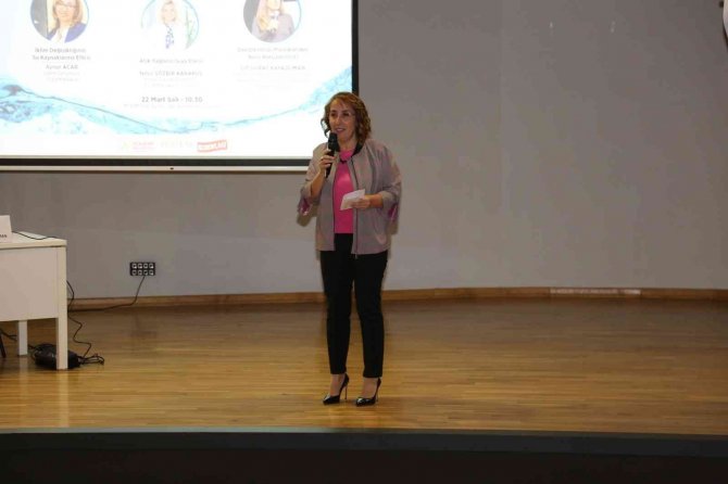 Ataşehir’de “Su Yaşamdır” Konferansında Su Sorununa Dikkat Çekildi