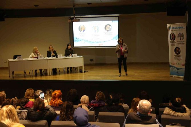 Ataşehir’de “Su Yaşamdır” Konferansında Su Sorununa Dikkat Çekildi