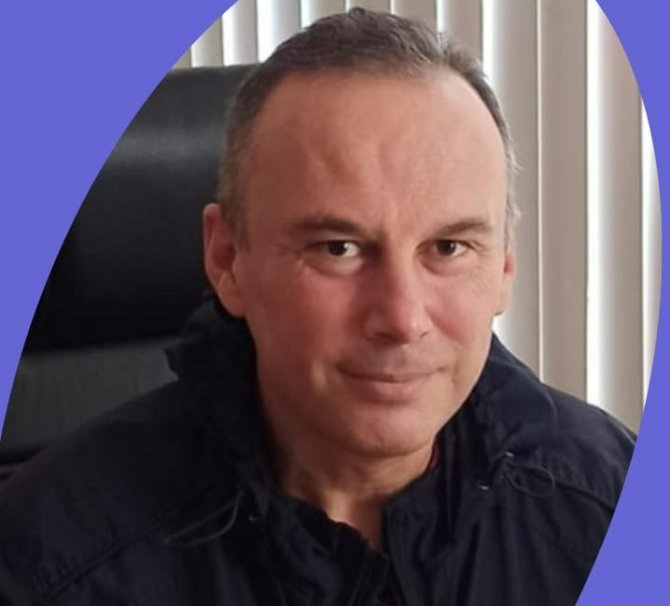 Veteriner Sarı, Aşılama Sırasında Büyükbaş Hayvandan Aldığı Darbe İle Yaralandı
