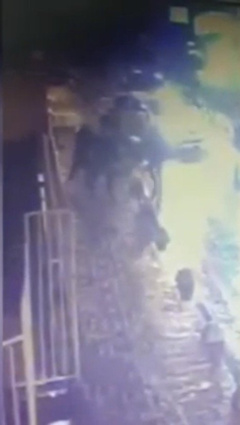 İ̇stanbul’da Taksici Terörü Kamerada: Genç Kızı Tekme Tokat Darp Etti