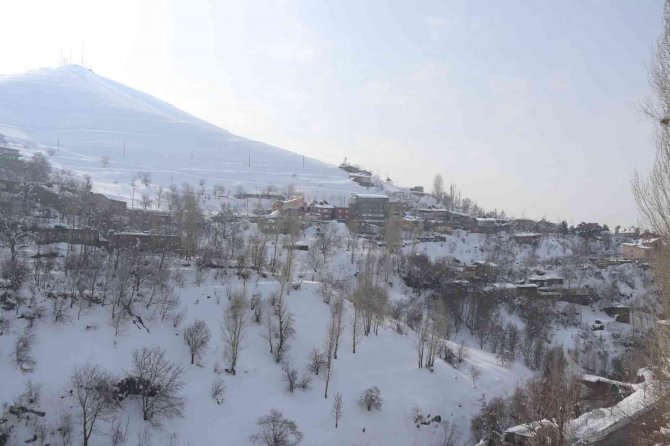 Bitlis’te Çığ Tehlikesi: 40 Ev Boşaltıldı