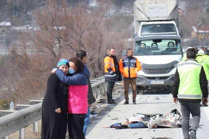 Tırın Çarptığı Çekici Sürücüsü Hayatını Kaybetti