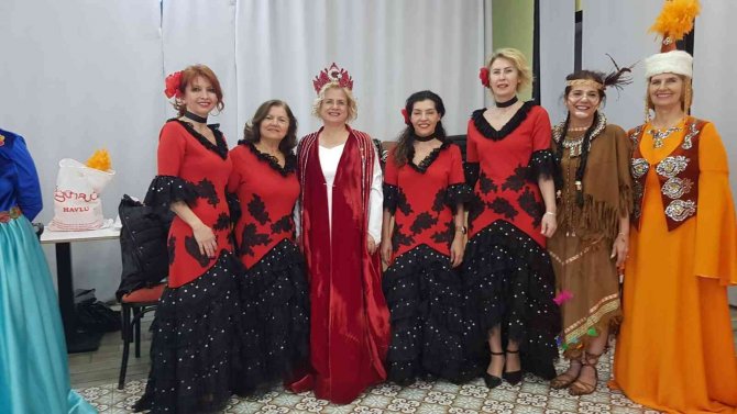Bursa Nilüfer Kadın Korosu Karnaval Yolcusu