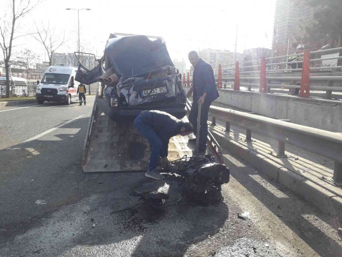 Bariyerlere Çarpan Araç Takla Attı: 1 Ölü, 2 Yaralı