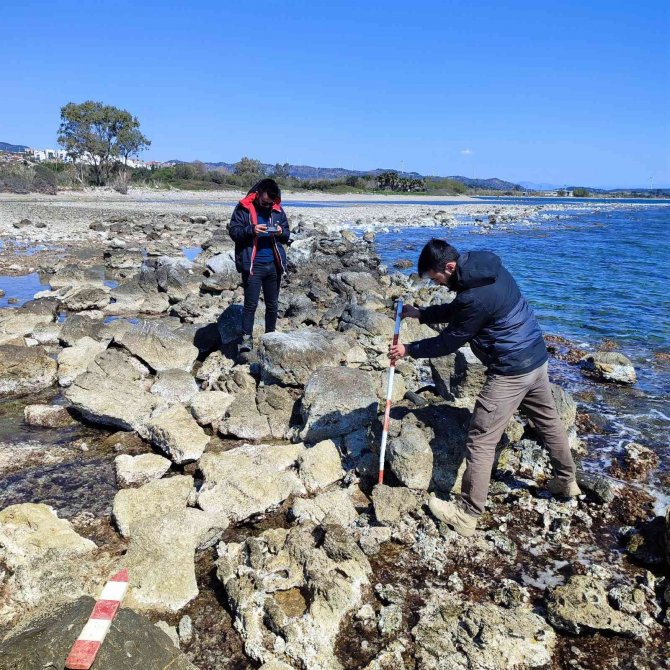 Datça’da Deniz Çekilince Liman Kalıntıları Ortaya Çıktı
