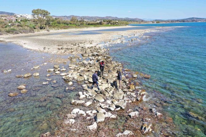 Datça’da Deniz Çekilince Liman Kalıntıları Ortaya Çıktı