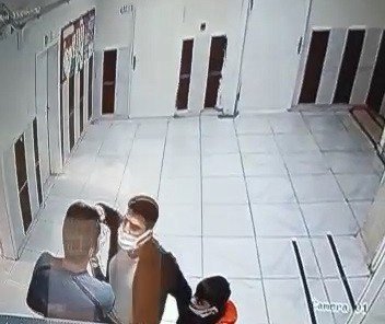 Diyarbakır’da Öğrencilerin Gözü Önünde Veli İle Öğretmen Kavga Etti