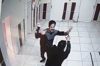 Diyarbakır’da Öğrencilerin Gözü Önünde Veli İle Öğretmen Kavga Etti