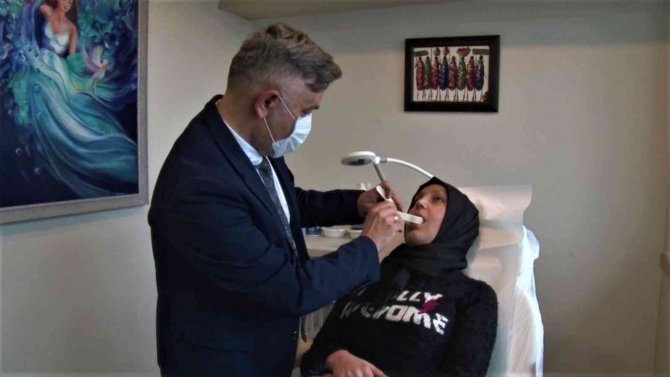 Doğuştan Çene Bozukluğu Olan Hastaya Estetik Çene: 21 Yıl Sonra Çenesi Düzeldi