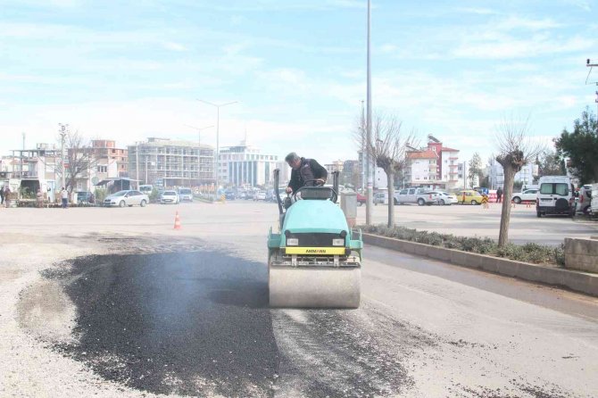 Döşemealtı Belediyesi İlçeyi Kendi Ürettiği Taşlarla Süslüyor