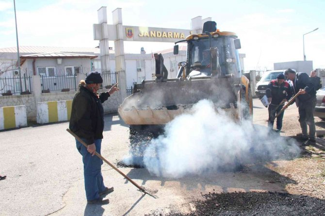 Döşemealtı Belediyesi İlçeyi Kendi Ürettiği Taşlarla Süslüyor