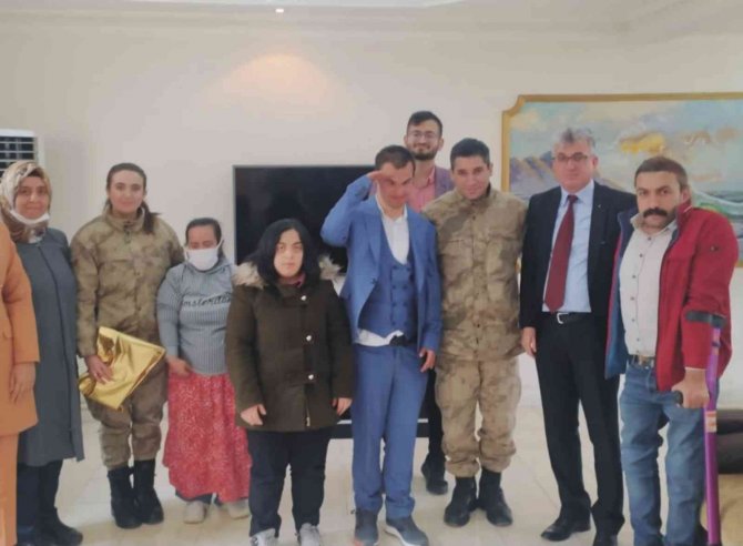 Down Sendromlu Öğrenciler Kurum Amirleriyle Bir Araya Geldi