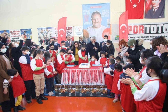 “Down Sendromu Farkındalık Günü" Renkli Görüntülere Sahne Oldu