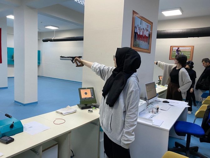 Havalı Tabanca Atış Müsabakaları Yapılıyor