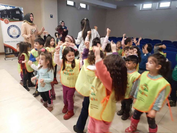 Minikler Kütüphanede Eğlenceli Vakit Geçirdi