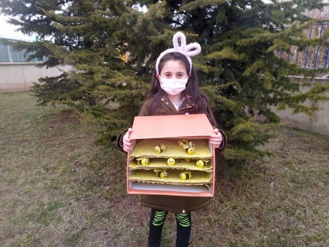 İ̇lkokulu Öğrencileri Arıların Hayatımızdaki Önemine Dikkat Çektiler