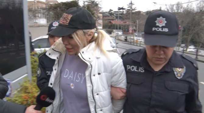 Ciciş Kardeşlerden Esra Ersoy "Çocuğa Cinsel İstismar” Suçundan Gözaltına Alındı