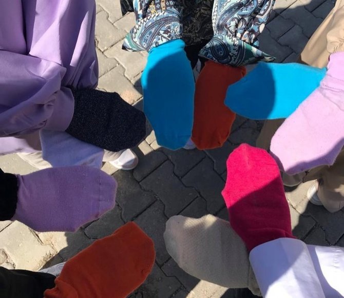 Gediz Myo Öğrencileri, “Farklı Renk Çoraplar” Hareketine Ortak Oldu