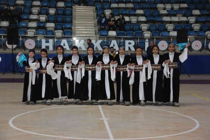 Hakkari’de ‘Kulüpler Arası Halk Oyunları Yarışması’ Düzenlendi