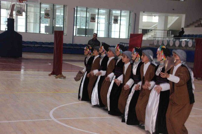 Hakkari’de ‘Kulüpler Arası Halk Oyunları Yarışması’ Düzenlendi