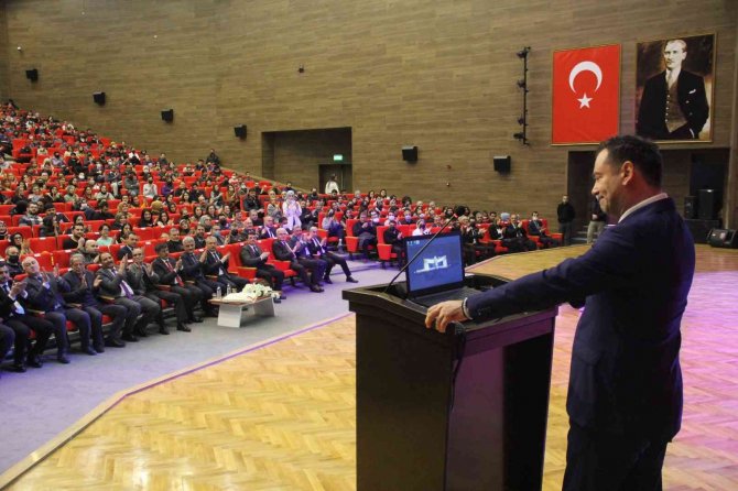 Erzincan’da "İ̇mkânsız Diye Bir Şey Yok" Konulu Konferans Düzenlendi