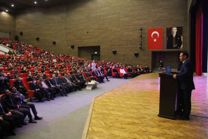 Erzincan’da "İ̇mkânsız Diye Bir Şey Yok" Konulu Konferans Düzenlendi