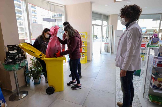 Buca’da Atık İlaçların Toplanması İçin Hazırlanan Proje İlgi Gördü