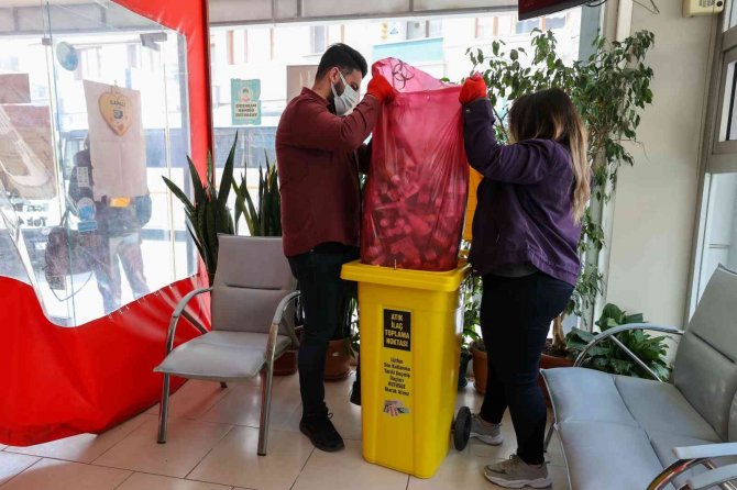 Buca’da Atık İlaçların Toplanması İçin Hazırlanan Proje İlgi Gördü