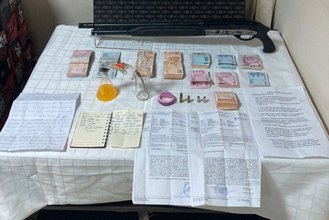İ̇zmir’de Tefeci Çetesine Operasyon: 4 Gözaltı