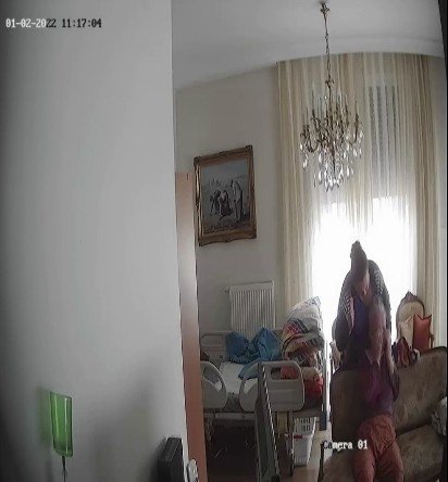 Kadıköy’de İnsanlık Dışı Görüntü: Bakıcısı, 80 Yaşındaki Alzheimer Hastası Kadını Öldüresiye Darp Etti