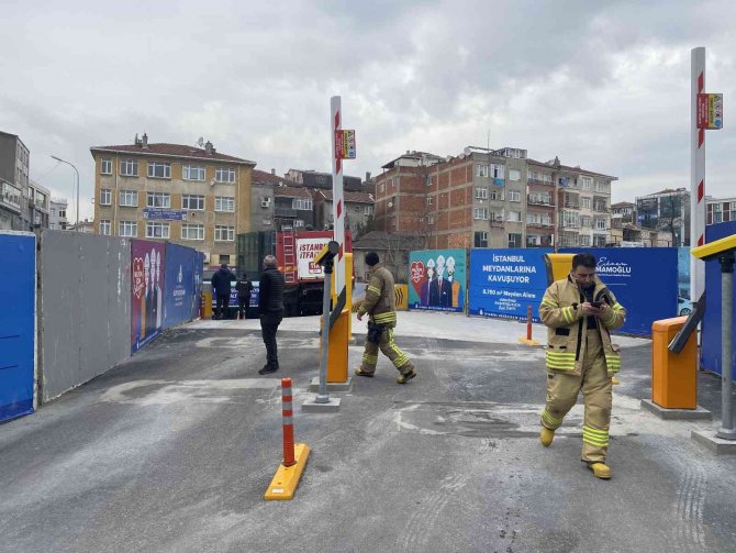 Ümraniye’de El Freni Çekmeyi Unutan Kadın Sürücü, Sürüklenen Otomobilinin Altında Kaldı