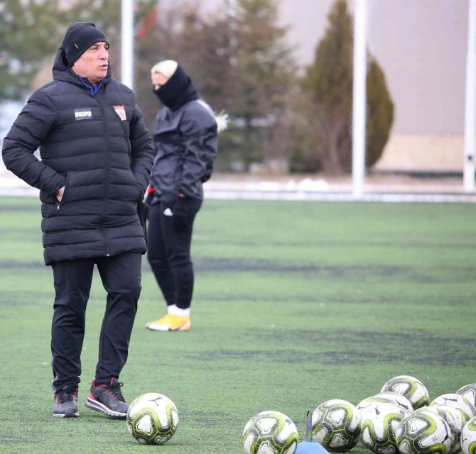 Sivasspor Kadın Futbol Takımı, Gözünü Lidere Dikti!