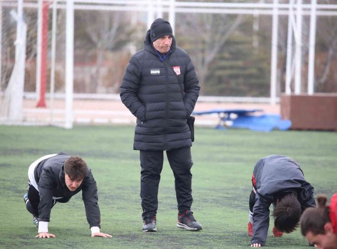 Sivasspor Kadın Futbol Takımı, Gözünü Lidere Dikti!