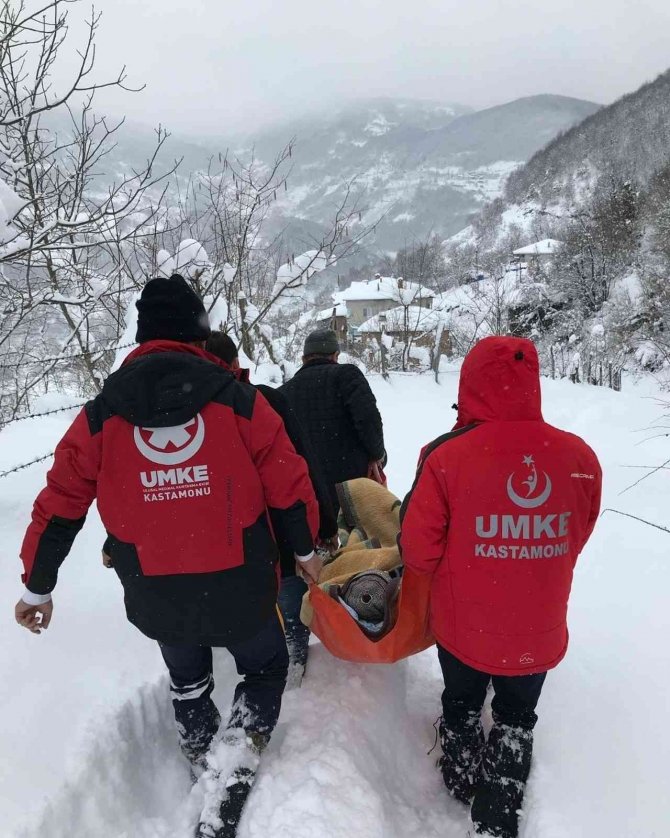 Yolları Kapanan Köylerdeki Hastaların İmdadına Umke Ve Afad Ekipleri Yetişiyor