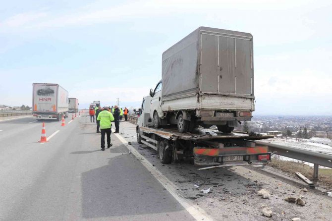 Tırın Çarptığı Çekici Sürücüsü Hayatını Kaybetti