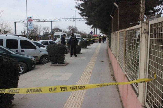 Hastane Önünde Karısına Kurşun Yağdırdı