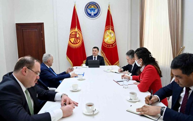 Kırgızistan Cumhurbaşkanı Caparov, Ak Parti Başkan Vekili Yıldırım İle Bir Araya Geldi