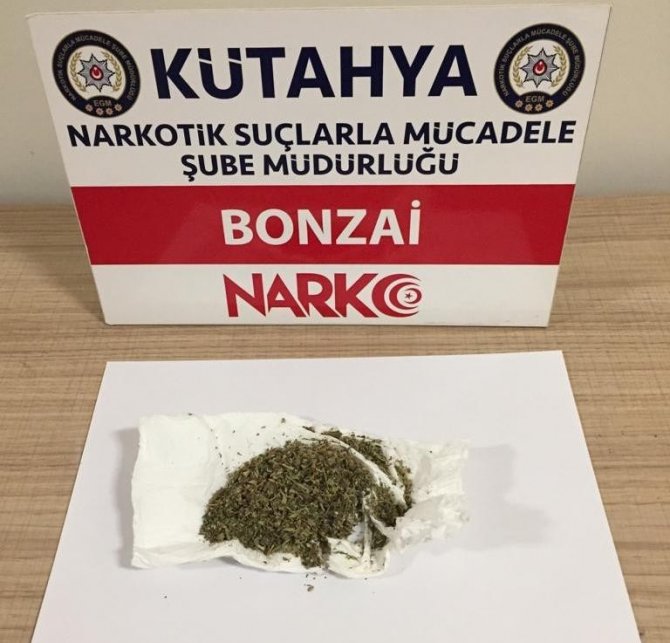 Kütahya’da Uyuşturucu Kullanan Ve Bulunduran 10 Kişi Yakalandı