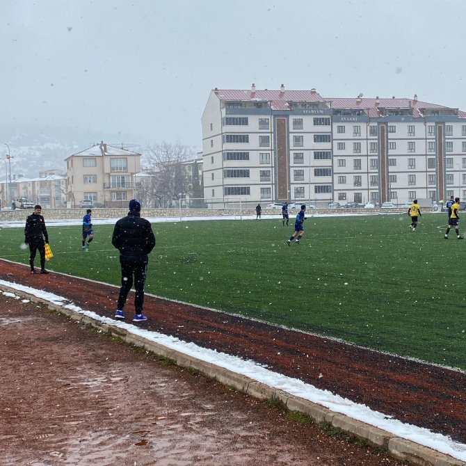 Lider Söğütspor Farklı Kazandı