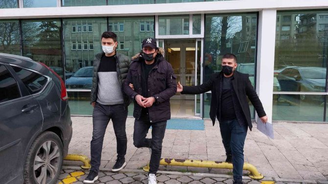 Karısına Bıçak Ve Makasla Saldıran Koca Tutuklandı