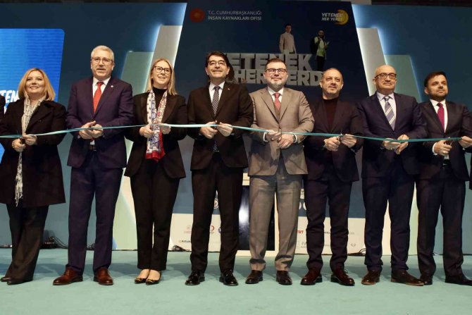 Manisa Cbü Rektörü Prof. Dr. Ataç Egekaf 22 Açılışına Katıldı