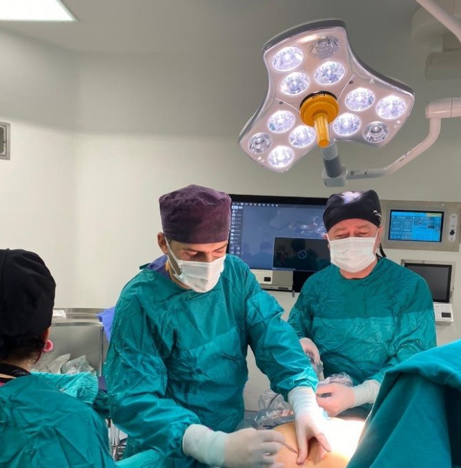 Manisa Şehir Hastanesinde İlk Kez Tüp Mide Operasyonu Yapıldı