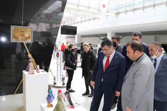 Nevü Nevkam Ve Kayseri Olgunlaşma Enstitüsü İ̇ş Birliğinde Karma Sergi
