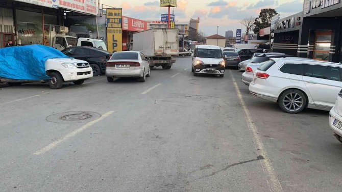 50 Tonluk Kamyonu Elleri İle Durdurmaya Çalıştı, Ezilmekten Son Anda Kurtuldu