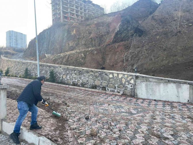 Fatsa’da Korkutan Heyelan, 15 Katlı Binaya Tehdit Oluşturdu