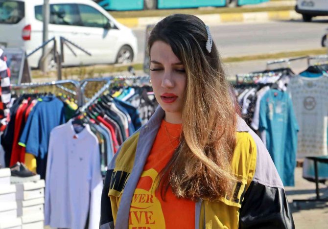 Nevruz Bayramı’nda Antalya’ya Akın Eden İ̇ranlılar, Soluğu Beş Yıldızlı Sokak Pazarında Alıyor