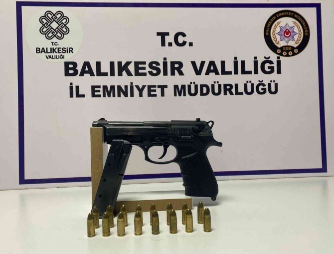 Polis 17 Aranan Şahsı Gözaltına Aldı
